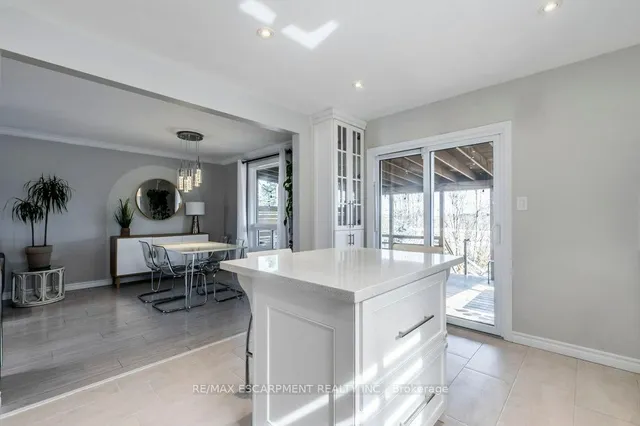 Additional image 32 of 27 Grayrocks Ave