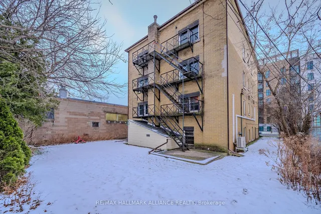 Additional image 21 of 802 KING St Unit 3