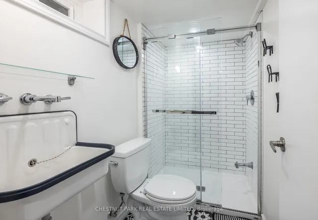 Additional image 31 of 393 Quebec Ave