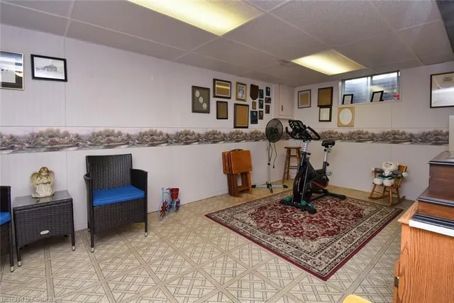 Additional image 24 of 6 Hugo Crt