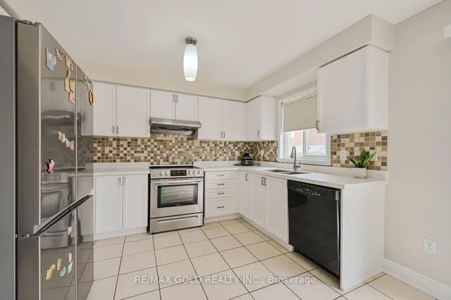 Additional image 13 of 82 Crown Victoria Dr