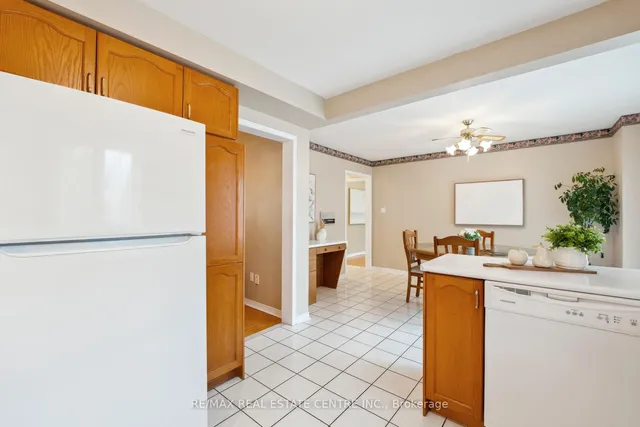 Additional image 16 of 56 Canarvan Crt