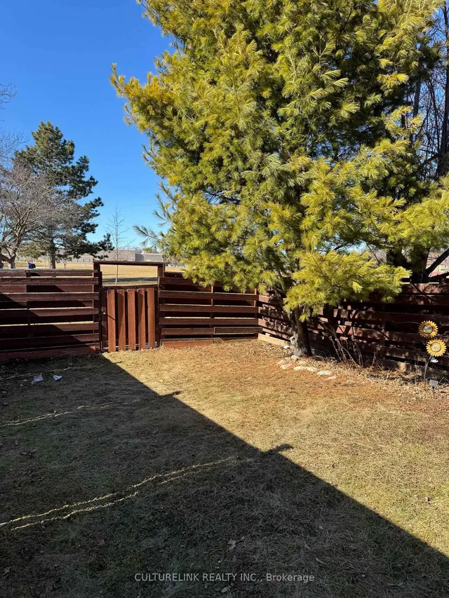 Additional image 4 of 6 L'Amoreaux Dr