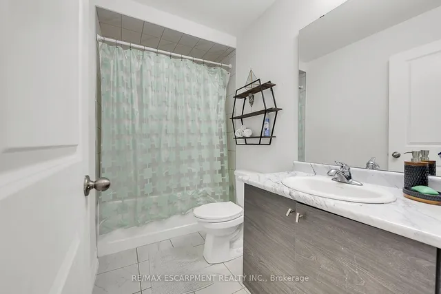 Additional image 30 of 47 Sauvignon Cres