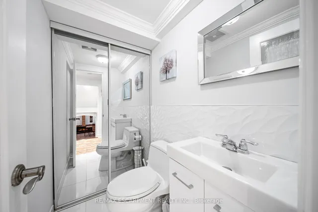 Additional image 29 of 1045 Bloor St