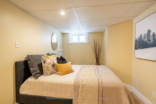 Additional image 34 of 351 Queensdale Ave