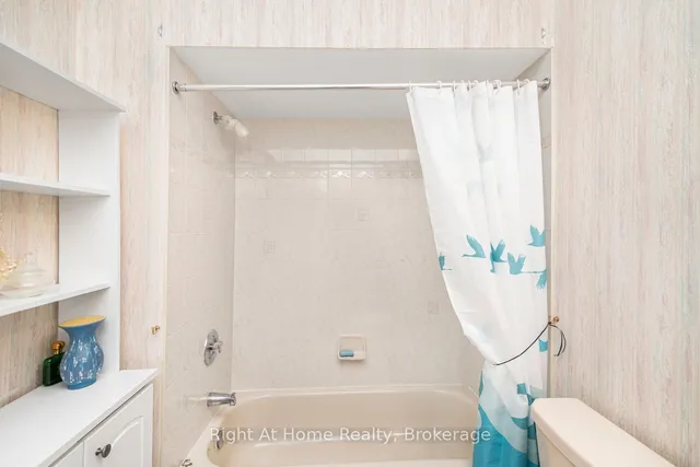 Additional image 23 of 84 Greentrail Dr