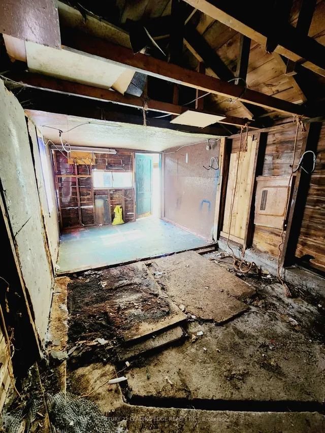 Additional image 10 of 635 Coxwell Ave