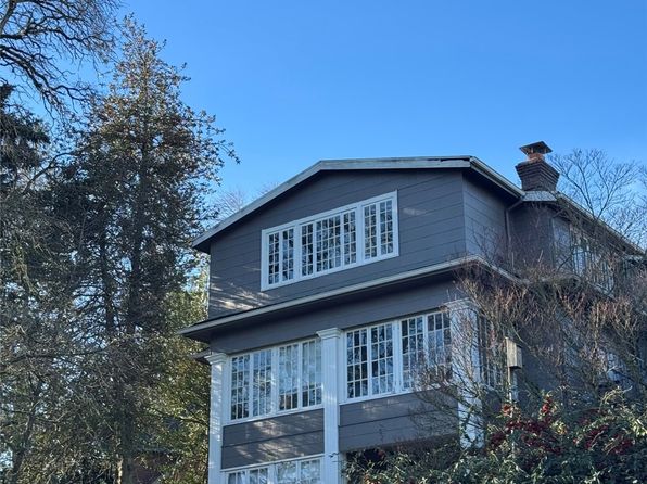 5703 18th Avenue NE, Seattle, WA 98105