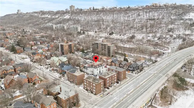 Additional image 49 of 17 Webber Ave