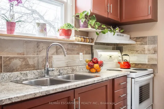 Additional image 12 of 119 East 17th St