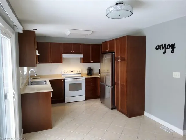 Additional image 6 of 18 Rideau Cres