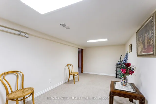 Additional image 33 of 275 Claremont Ave