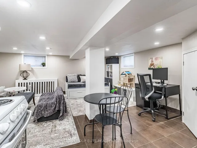 Additional image 32 of 461 Donlands Ave