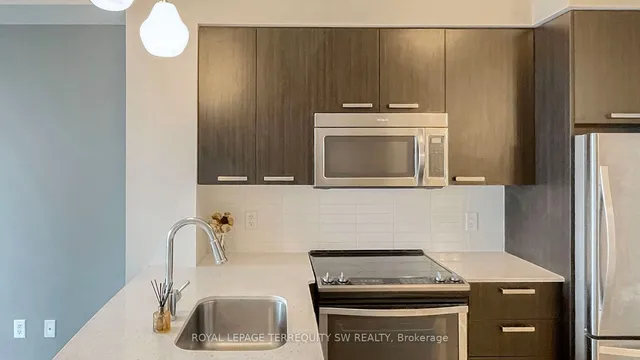 Additional image 13 of 30 Roehampton Ave Unit 1001