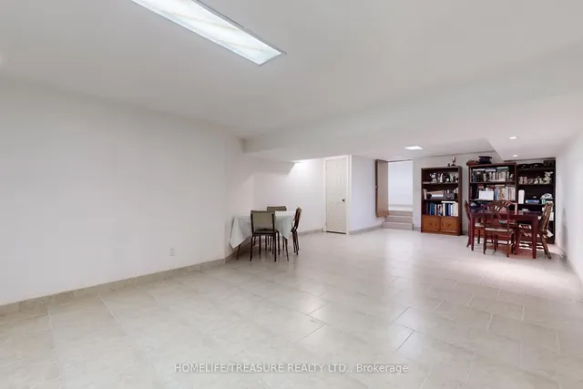 Additional image 28 of 44 Grandville Ave