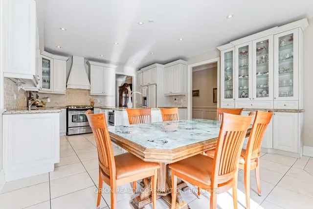 Additional image 9 of 293 La Rose Ave