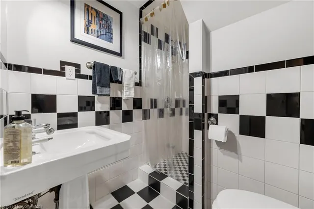 Additional image 35 of 40 Odessa St