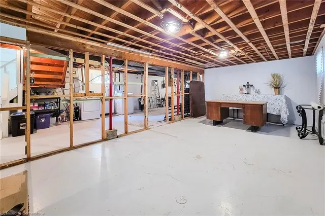 Additional image 29 of 249 Fernwood Cres