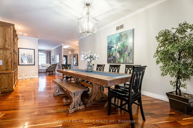 Additional image 10 of 715 Robson Rd