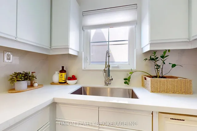 Additional image 14 of 2357 Queen St Unit 7