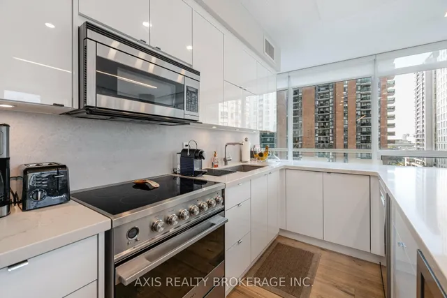 Additional image 9 of 1121 Bay St Unit 904