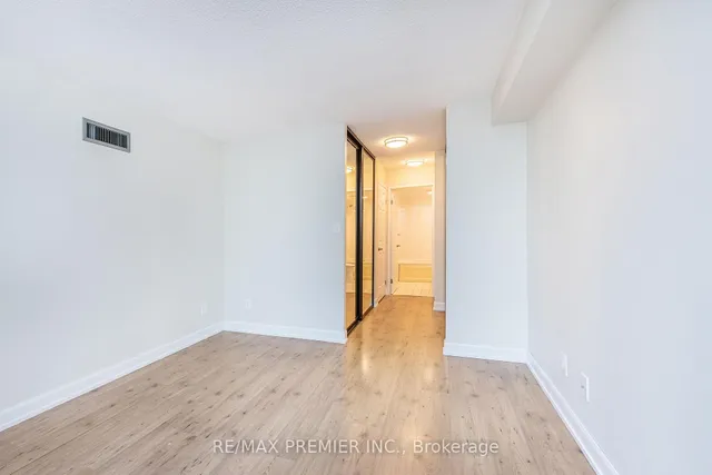 Additional image 18 of 20 Southport St Unit 313