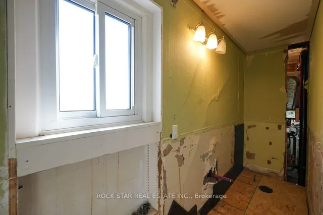 Additional image 20 of 405 Upper Wentworth St