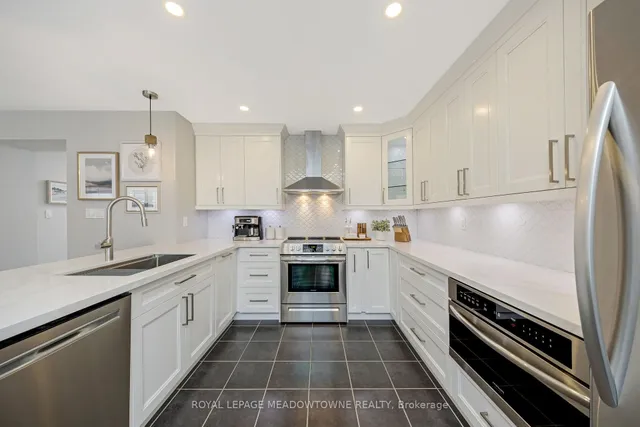 Additional image 18 of 792 Rayner Crt