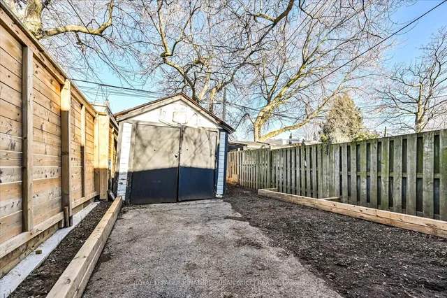 Additional image 26 of 131 Donlands Ave