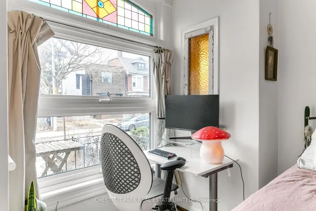 Additional image 11 of 131 Montrose Ave