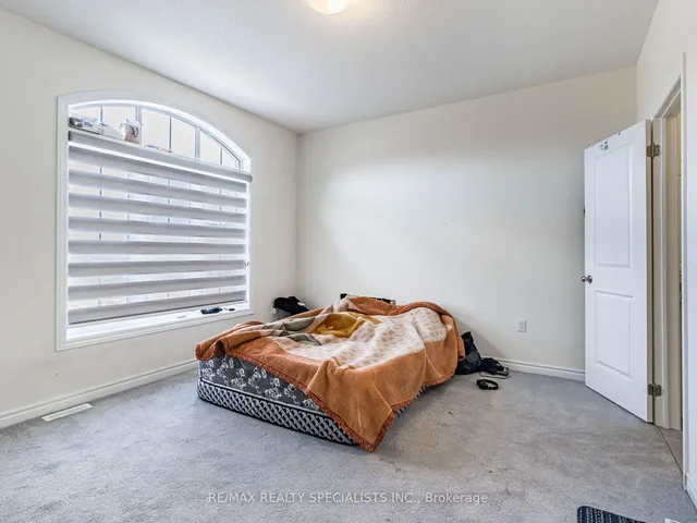 Additional image 32 of 37 Peak Dr