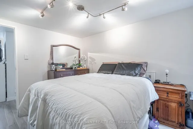 Additional image 17 of 141 Catharine St Unit 103