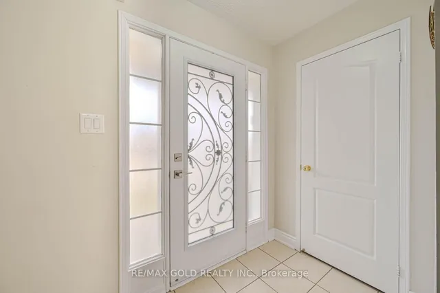 Additional image 3 of 82 Crown Victoria Dr