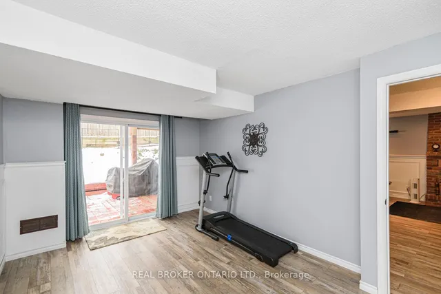 Additional image 32 of 647 Tomahawk Cres