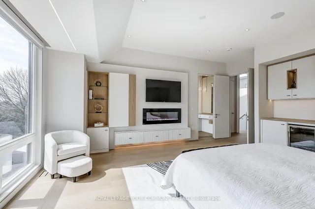 Additional image 24 of 131 Poyntz Ave