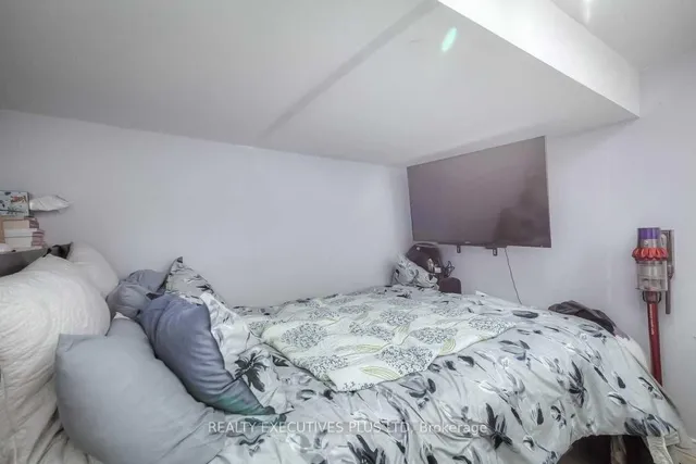 Additional image 18 of 1435 Kingston Rd