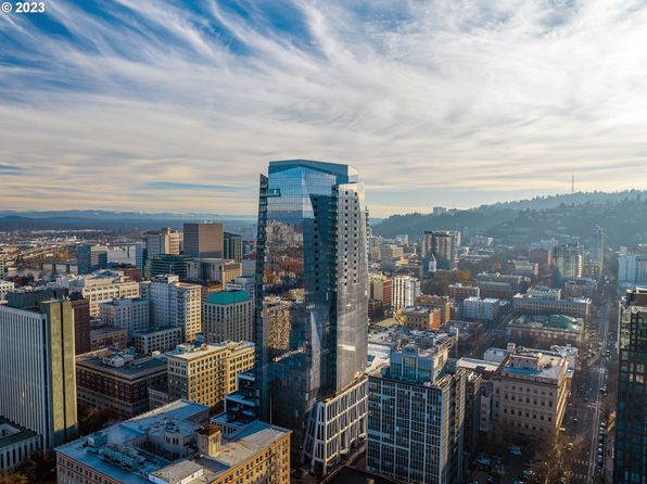 550 SW 10th Ave #2210, Portland, OR 97205