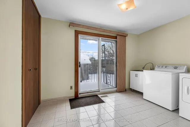 Additional image 17 of 41 Crane Crt