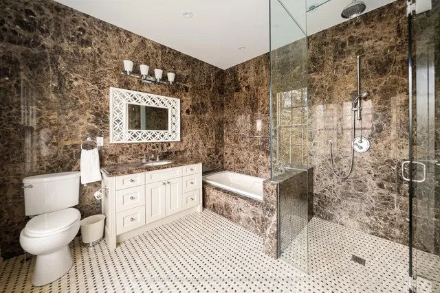 Additional image 21 of 243 Rose Park Dr