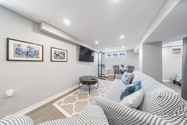 Additional image 31 of 37 Burgby Ave