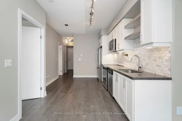 Additional image 10 of 525 Adelaide St Unit 1732