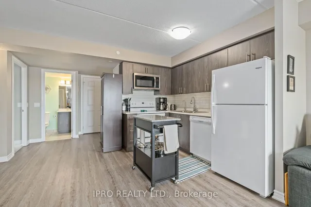 Additional image 9 of 716 Main St Unit 207