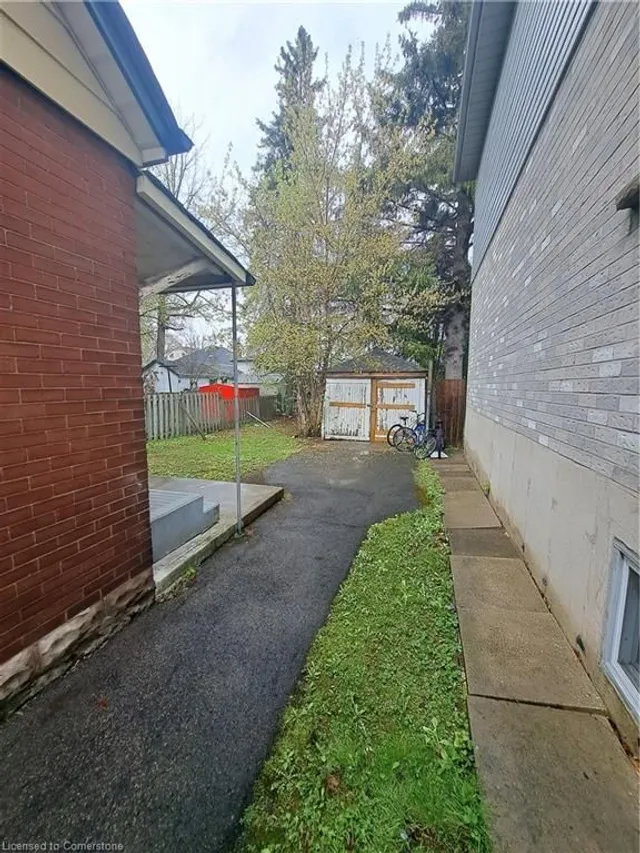 Additional image 27 of 70 Royal Ave