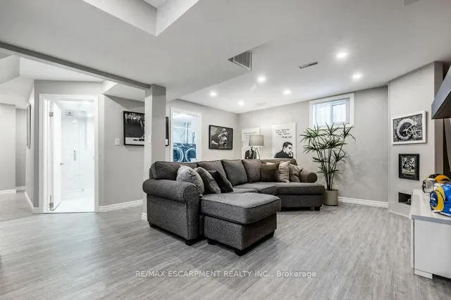 Additional image 7 of 27 Grayrocks Ave