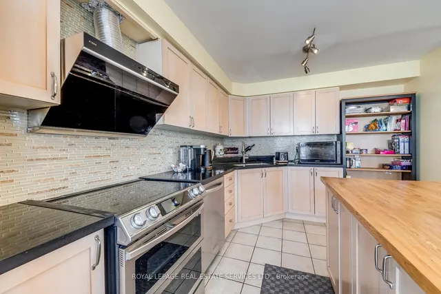 Additional image 11 of 5980 Whitehorn Ave Unit 161