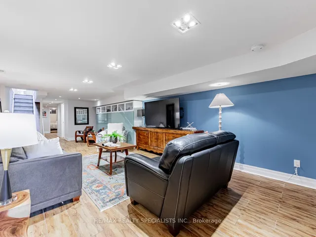 Additional image 26 of 29 Moutray St