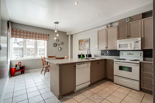 Additional image 19 of 100 Beddoe Dr Unit 27