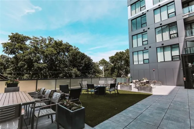 Additional image 27 of 690 KING St Unit 302