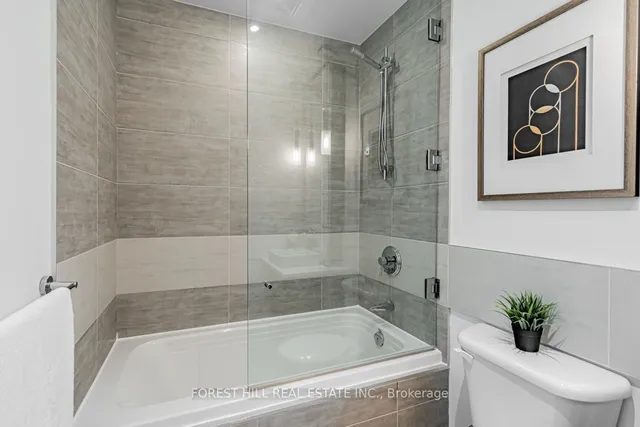 Additional image 20 of 8 Charlotte St Unit 905